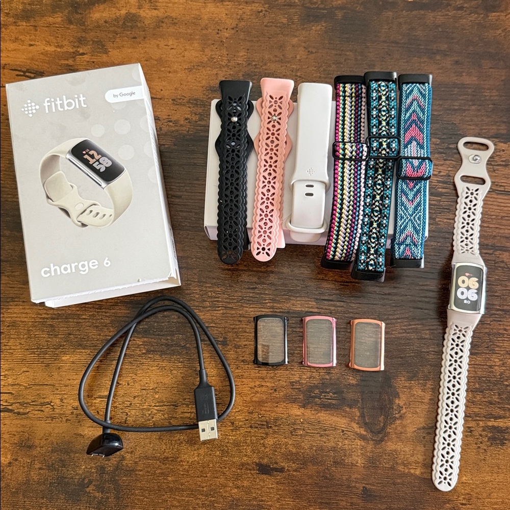Fitbit Charge 6 🌟 Like New! Extra Bands + Screen Protectors